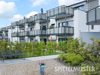 Anbaubalkone als Vorbaubalkone am Neubau eines Mehrfamilienhauses