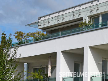 Vordach aus Glas für Balkon