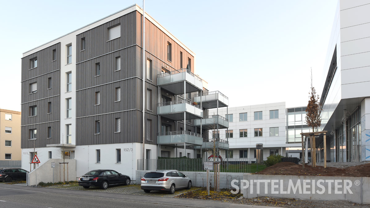 Balkone am Holz-Hybrid-Haus natürlich vom Balkonbauer Spittelmeister