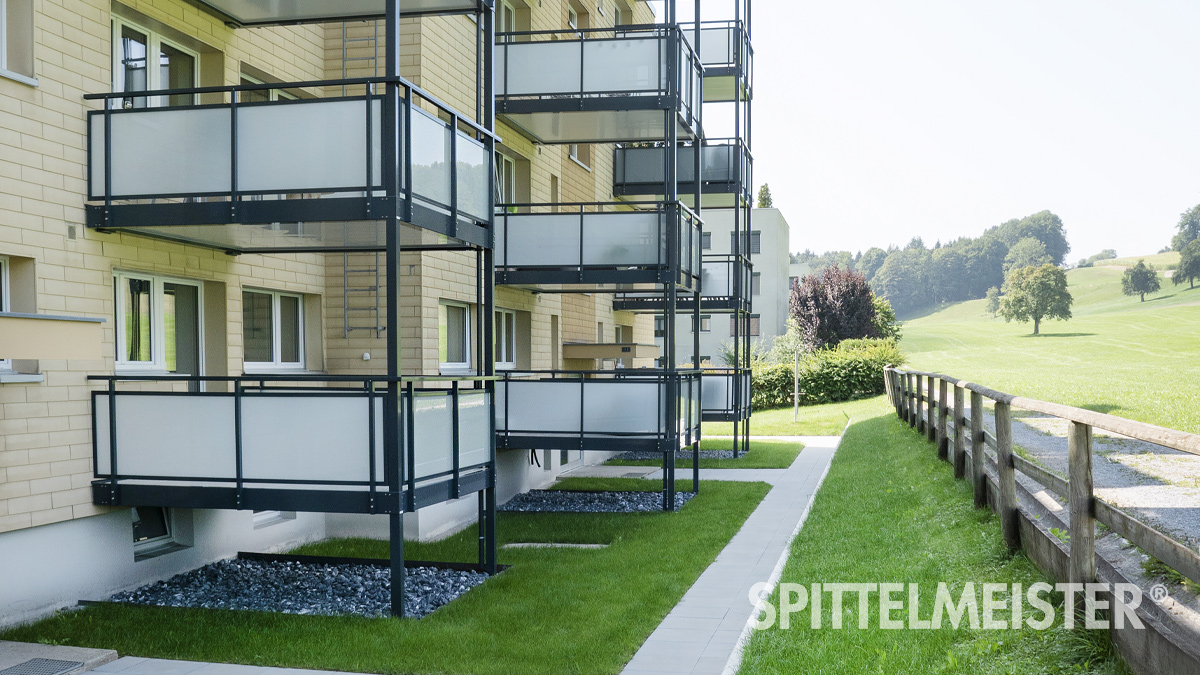 Anbaubalkone mit zwei Stützen aus Aluminium Schweiz