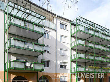 Besonders großes Balkondach aus Stahl
