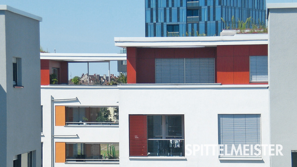 Balkongeländer Mehrfamilienhaus Glas