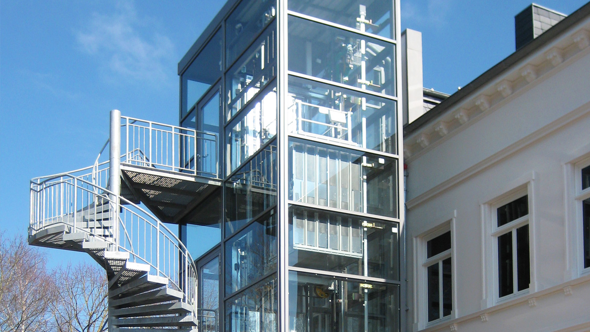 Aufzug aus Stahl und Glas Heimatmuseum Nordenham 