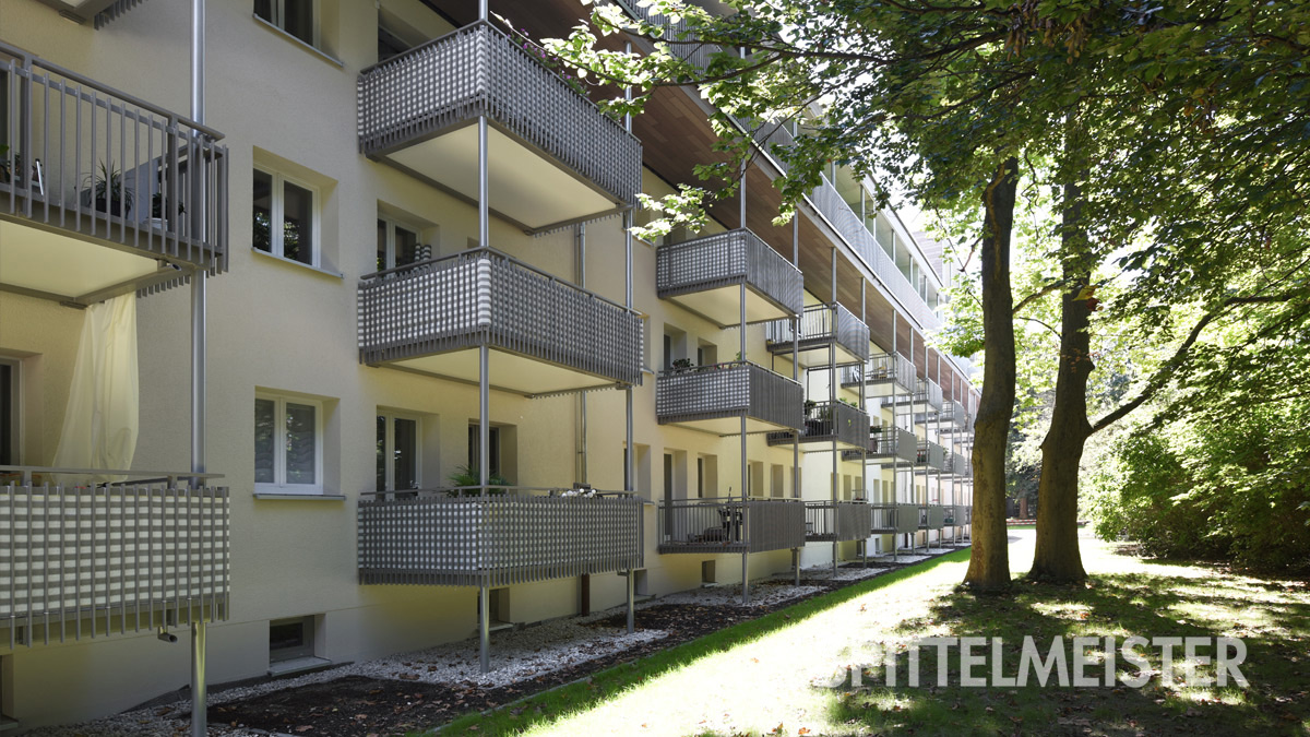 Spittelmeister Fertigbalkone: Balkonbau München. Balkonbau als Sonderkonstruktionen für München in Bayern. Aufstockung bekam Laubenganggeländer aus Edelstahl