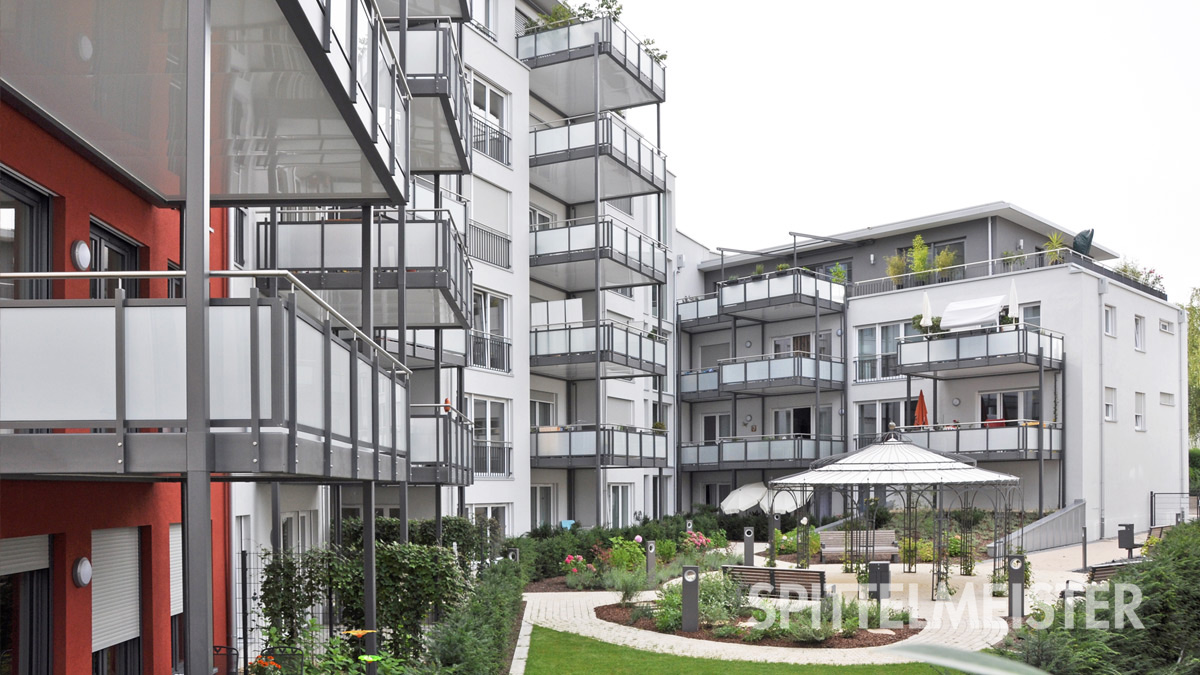 Moderne sehr große barrierefreie Balkone am Neubau