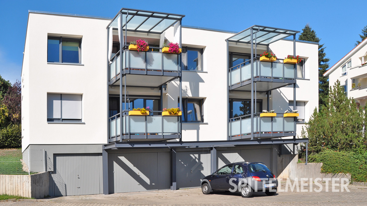 Balkone über Garagen als Fertigbalkone