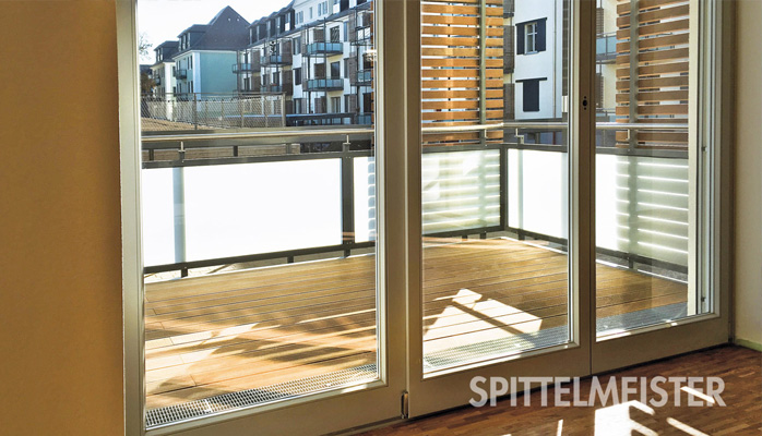 Balkonzubehör: Sonnenschutz für Ihren Balkon. Wir bieten Ihnen hochwertige langlebige Sonnenschutzelemente und Markisen an. Alle Möglichkeiten in der Bildergalerie vom Balkonbauer Spittelmeister